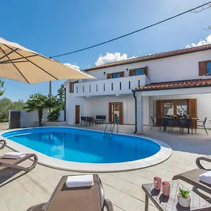 https://villa-zlata-krk-island.primorje-gorskikotar.com